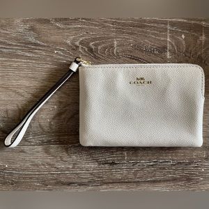 Coach Crossgrain Leather Corner Zip Wristlet Wallet